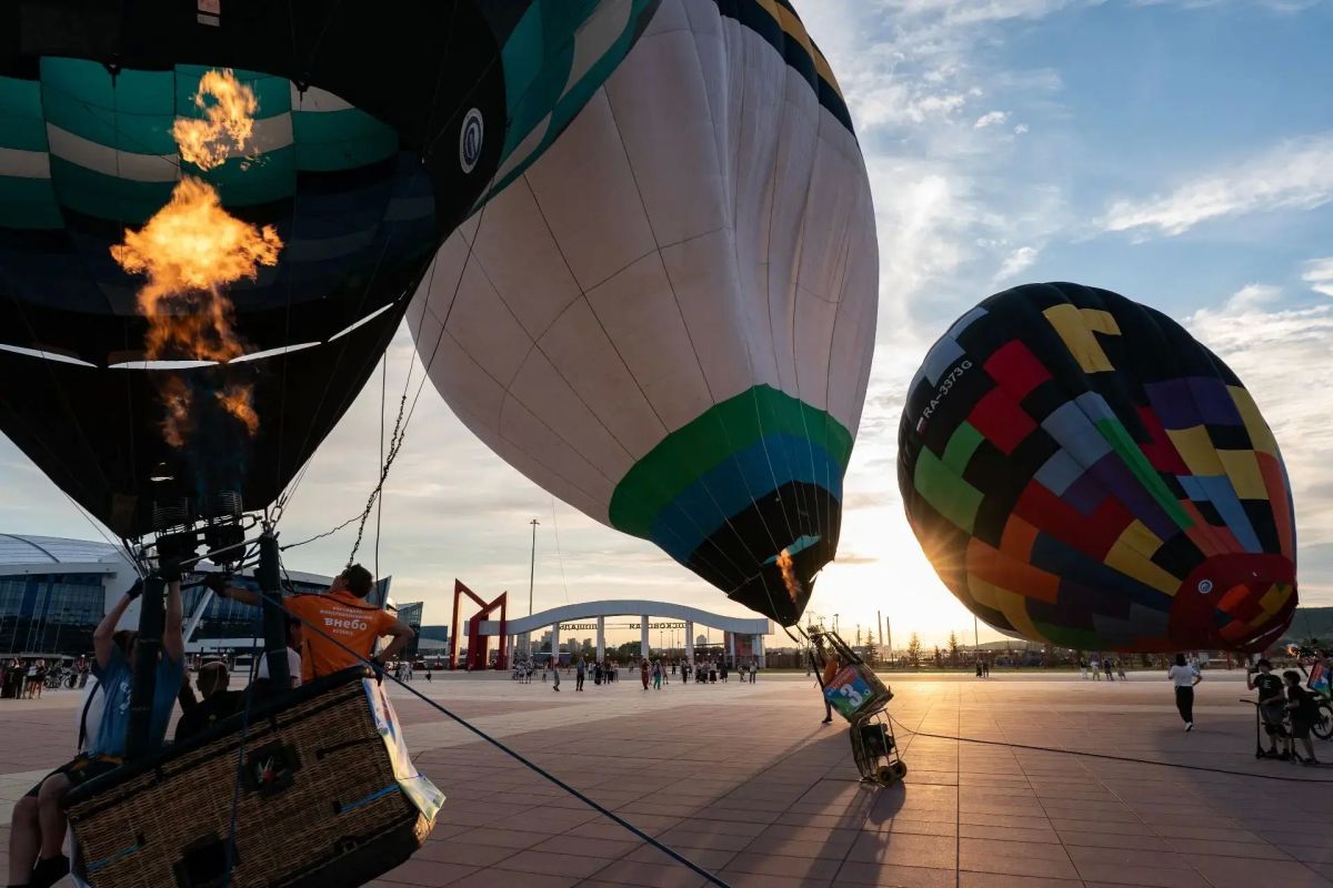 Primeiro festival de balonismo de Kuzbass leva balões ao céu da Rússia